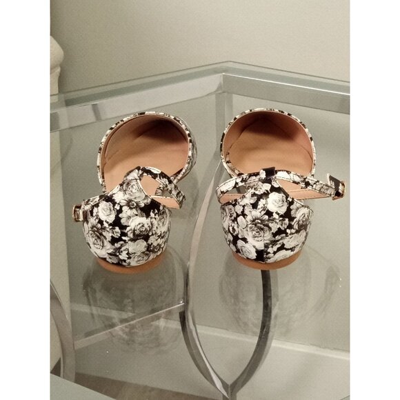 NWOT Journee Collection Women's Black and White Floral Pointed Toe Flats… - Picture 4 of 10